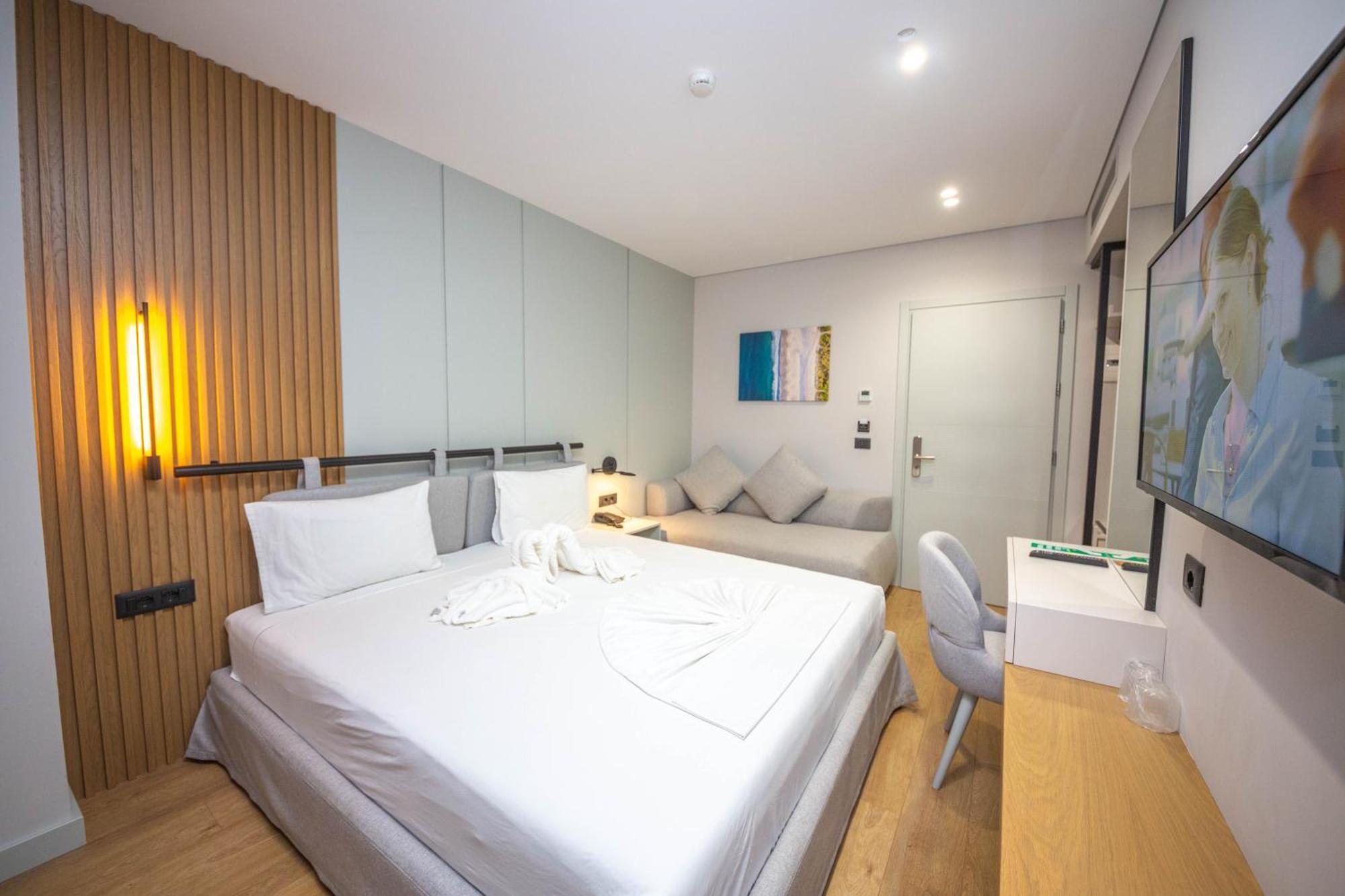 Suite Familiare con Balcone e Vista Mare